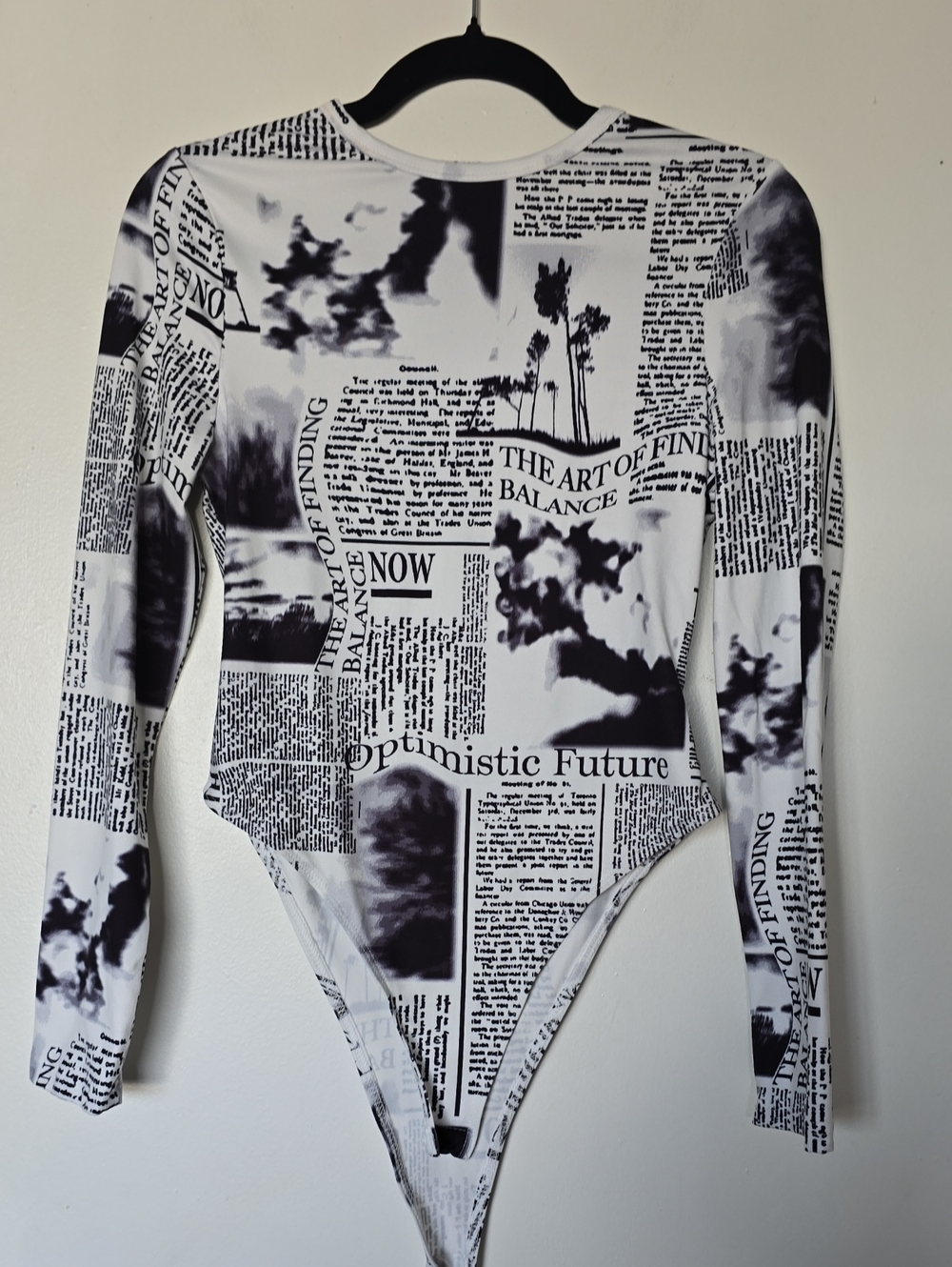 SHEIN Black & White Newspaper Print Long-Sleeve Kids Bodysuit